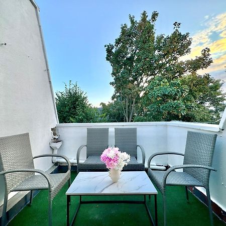 Newly Renovated Kensington 2 Bedroom Apartment With Balcony Near Harrods Sleeps 6, 2 Min Walk From Station London Exterior foto