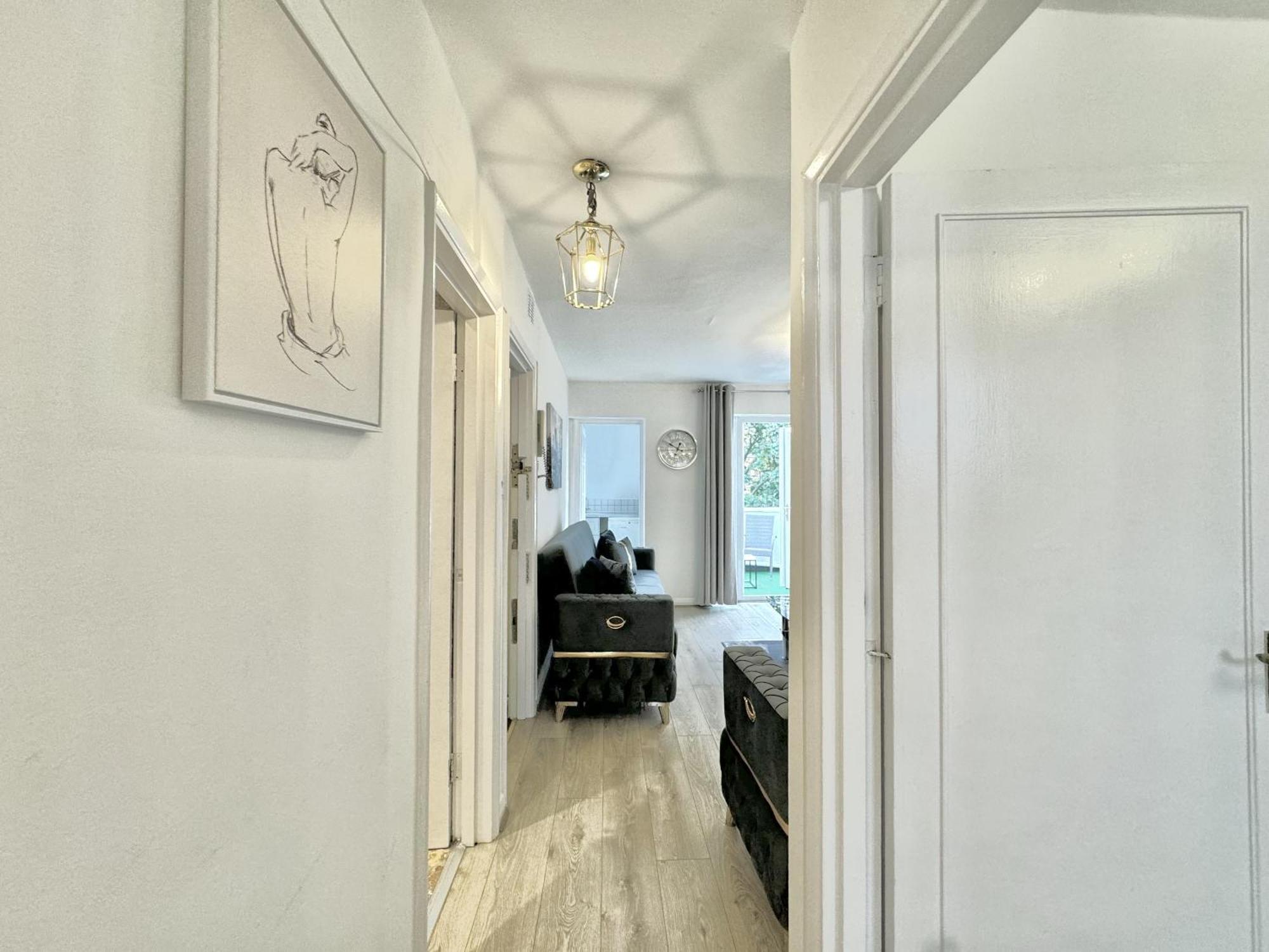 Newly Renovated Kensington 2 Bedroom Apartment With Balcony Near Harrods Sleeps 6, 2 Min Walk From Station London Exterior foto