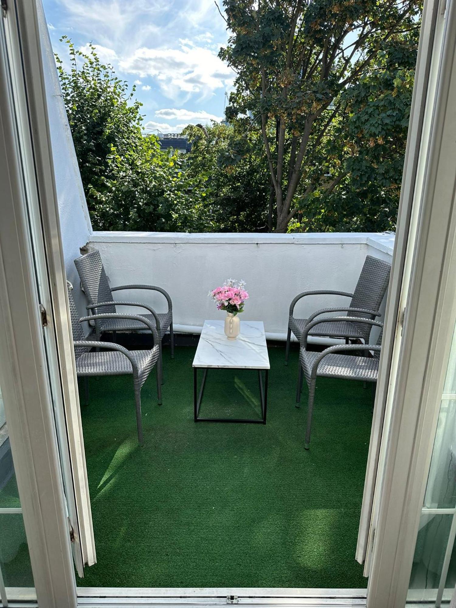 Newly Renovated Kensington 2 Bedroom Apartment With Balcony Near Harrods Sleeps 6, 2 Min Walk From Station London Exterior foto