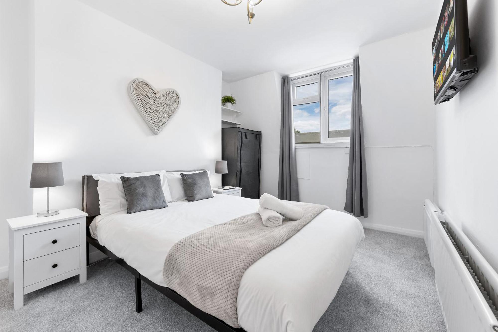 Newly Renovated Kensington 2 Bedroom Apartment With Balcony Near Harrods Sleeps 6, 2 Min Walk From Station London Exterior foto