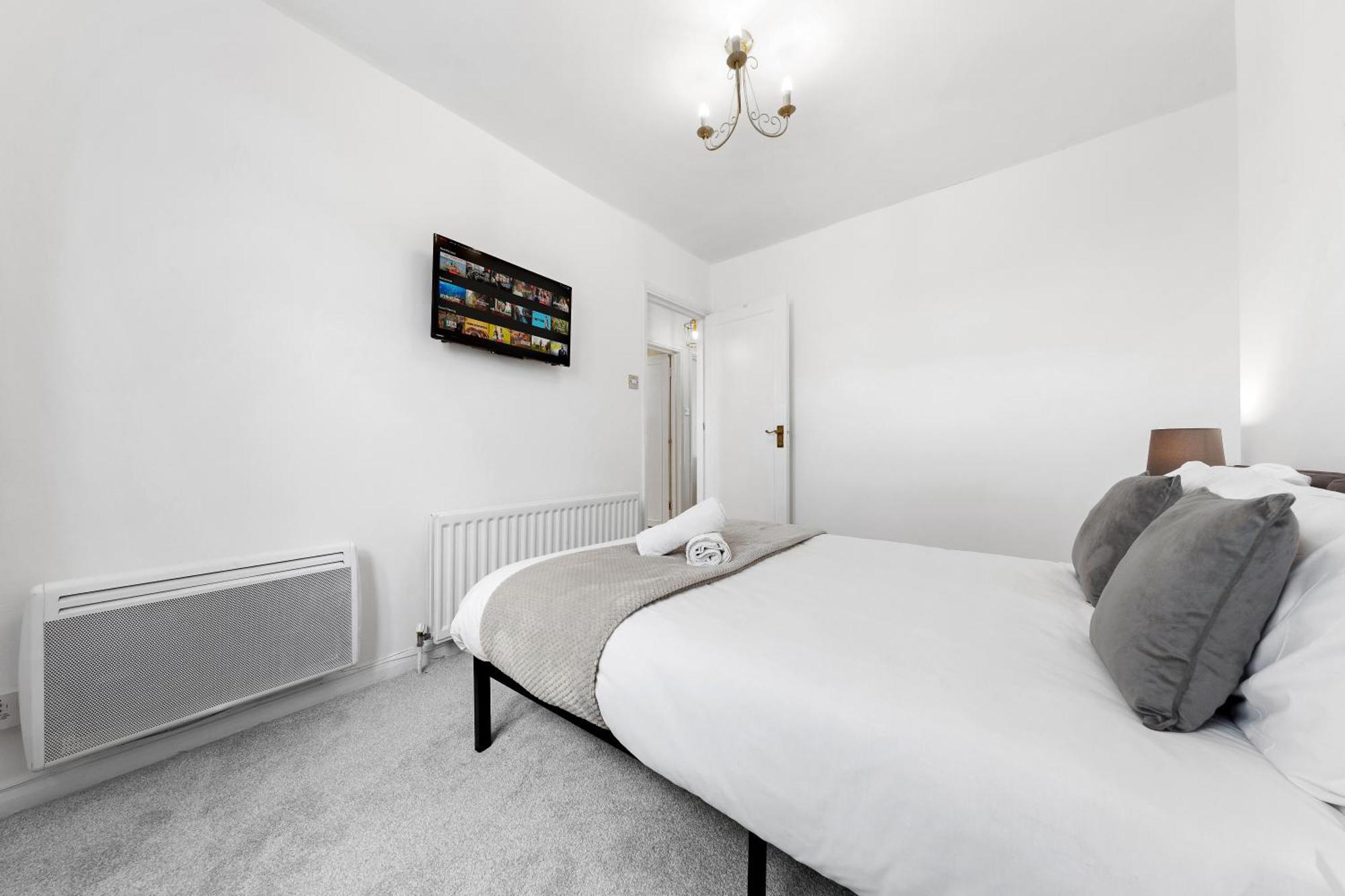 Newly Renovated Kensington 2 Bedroom Apartment With Balcony Near Harrods Sleeps 6, 2 Min Walk From Station London Exterior foto