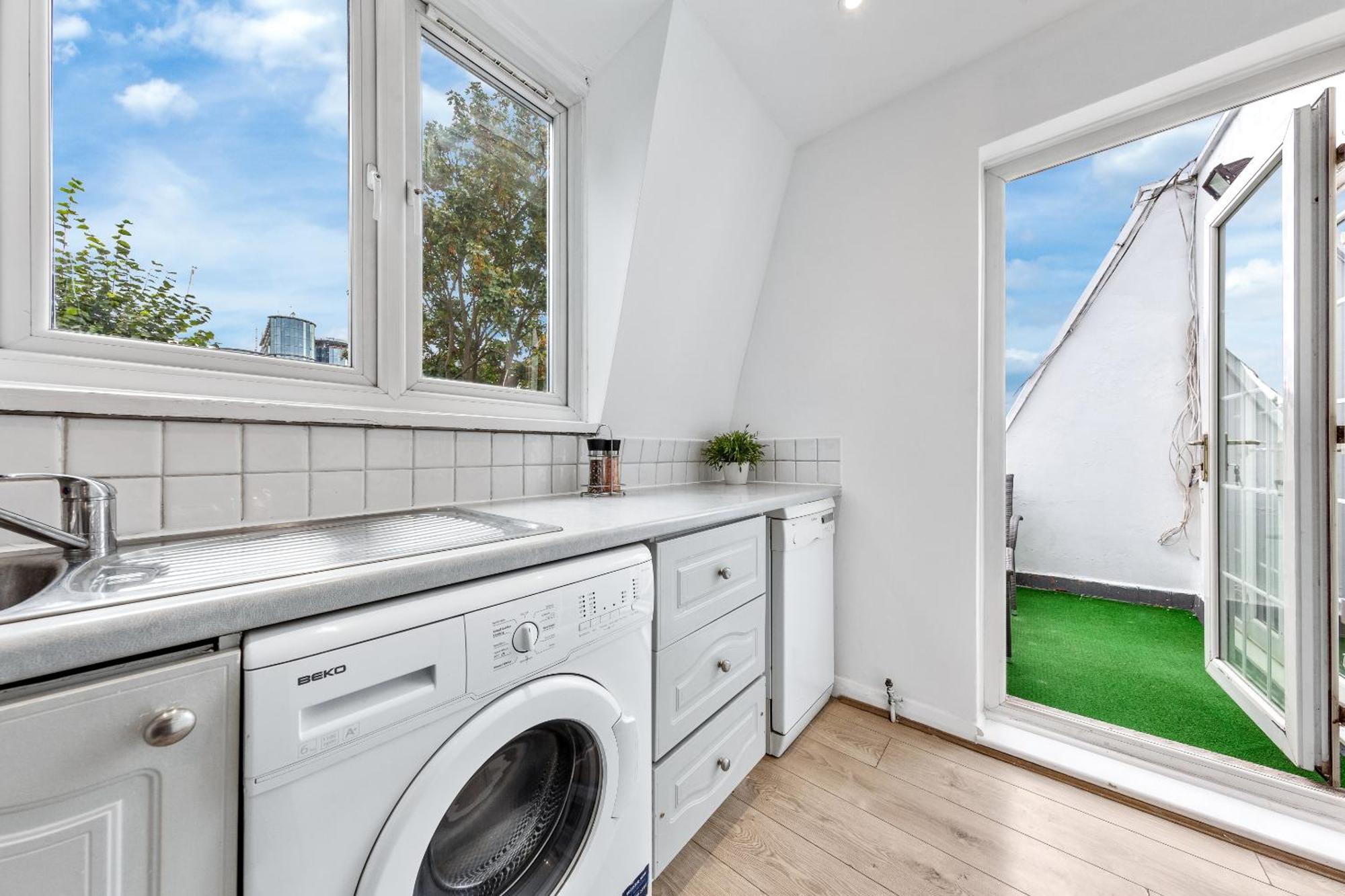 Newly Renovated Kensington 2 Bedroom Apartment With Balcony Near Harrods Sleeps 6, 2 Min Walk From Station London Exterior foto